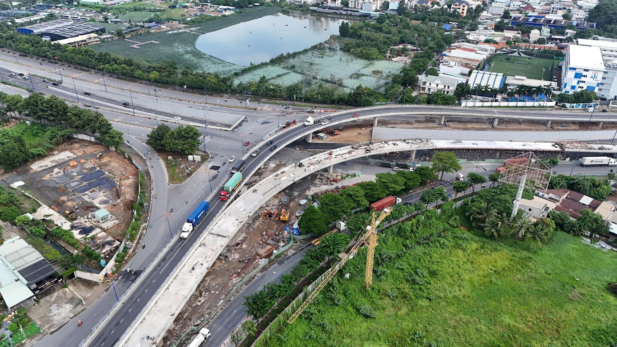 Nhánh cầu vượt N4 nối đường Đồng Văn Cống với Mai Chí Thọ tại nút giao An Phú